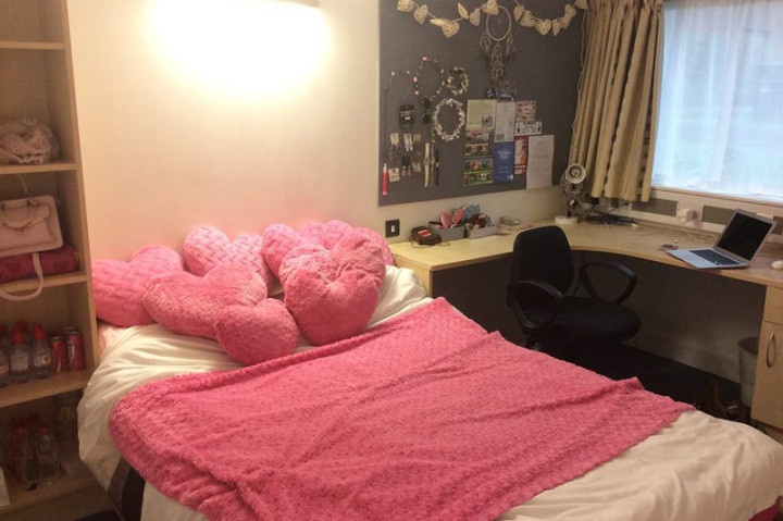 Жилая комната для студентов подготовительной программы Royal Holloway