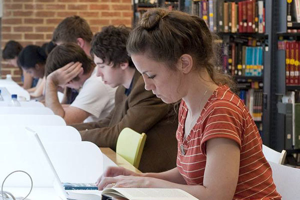 Студенты подготовительной программы University of Sussex на занятиях