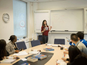 Студенты подготовительной программы University of Amsterdam на занятиях