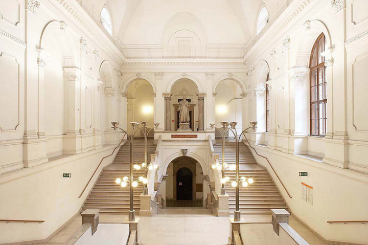 Холл Венского университета