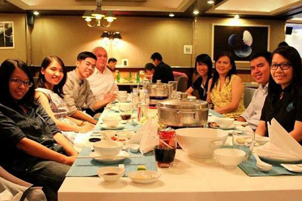 Студенты Reutlingen European School of Business обедают