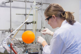 В лаборатории