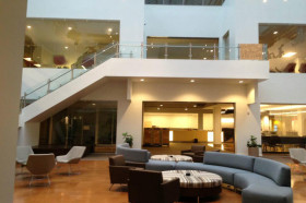 Холл в City University of Seattle