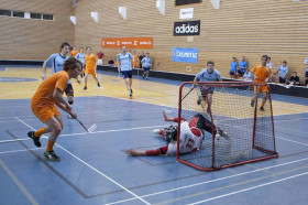 Студенты Чешского технического университета играют в хоккей