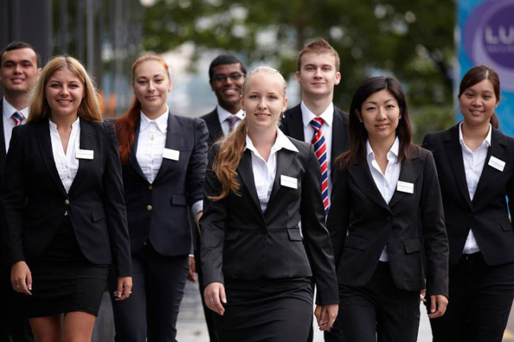 Студенты Business and Hotel Management School