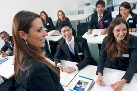 Студенты Business and Hotel Management School на занятиях