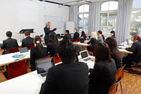 Занятия в Business and Hotel Management School