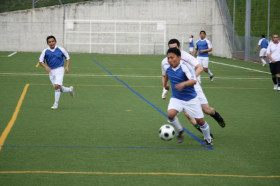 Студенты Cesar Ritz Colleges Switzerland играют в футбол