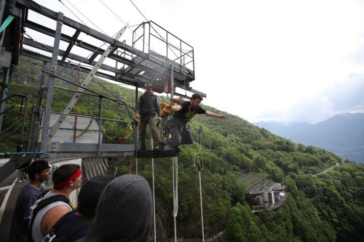 Студенты Cesar Ritz Colleges Switzerland занимаются альпинизмом