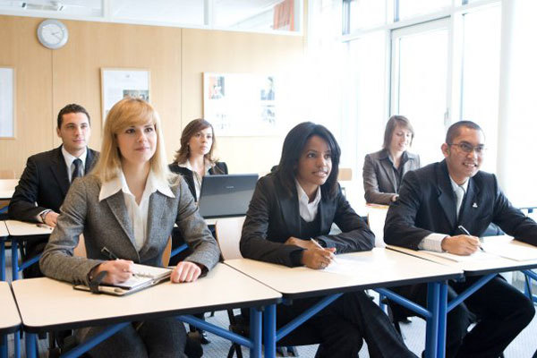 Студенты Glion Institute of Higher Education на занятиях