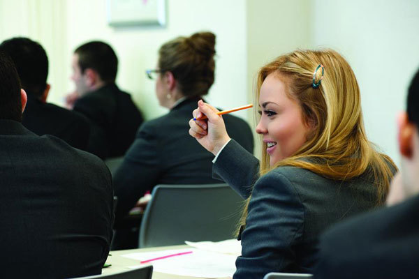 Студенты Hotel Institute Montreux на занятиях