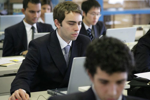 Студенты Les Roches School of Hotel Management на занятиях