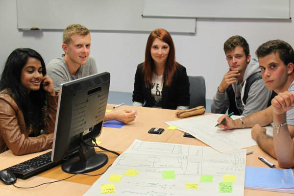 Студенты Cesine Business School