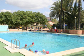 Бассейн в Caxton College