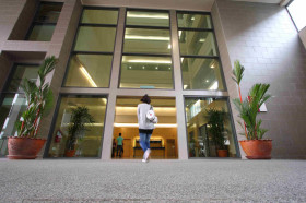 Вход в корпус С2 Monash University Malaysia