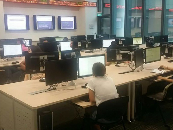 На занятиях в Singapore Institute of Management