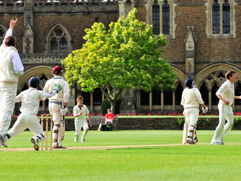 Какой спорт популярен в великобритании. Школа Чартерхаус в Англии. Крикет в Великобритании. Спорт в Великобритании крикет. Charterhouse School спорт.