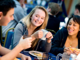 Ланч в Bromsgrove School