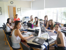 На занятиях в Walnut  Hill School