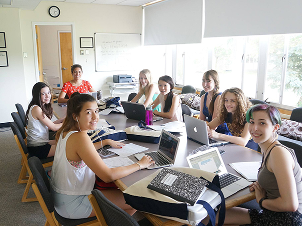 На занятиях в Walnut  Hill School