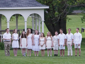 Выступление ансамбля Walnut  Hill School