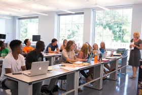 Класс в Suffield Academy