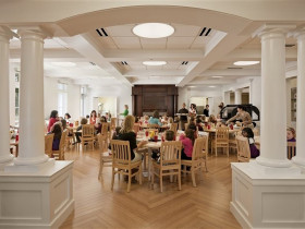 Столовая в Fay School