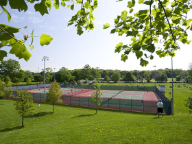 Теннисные корты в Fessenden school