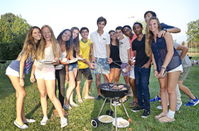 Школьники Le Rosey School на барбекю