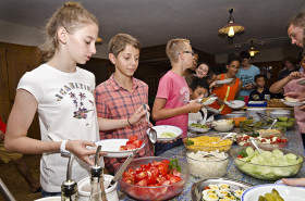 Столовая Le Rosey School