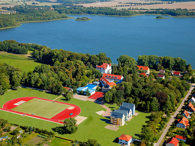 Территория Schloss Torgelow privates Gymnasium