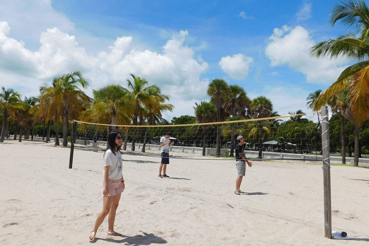 Учащиеся OHLA на пляже