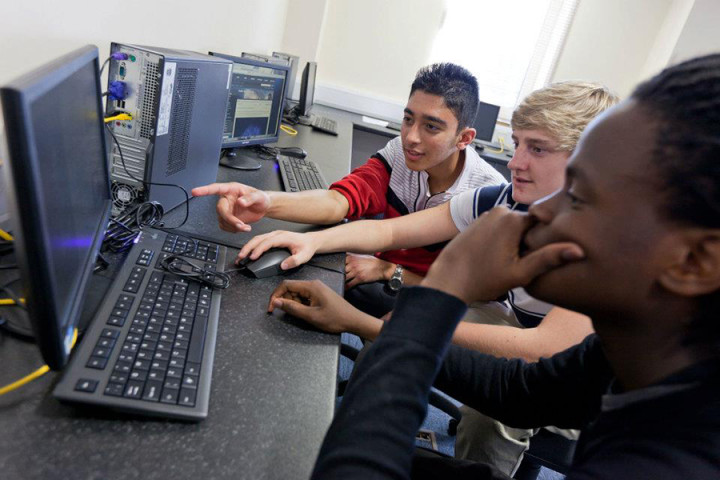 Занятия в Cardiff Sixth Form College