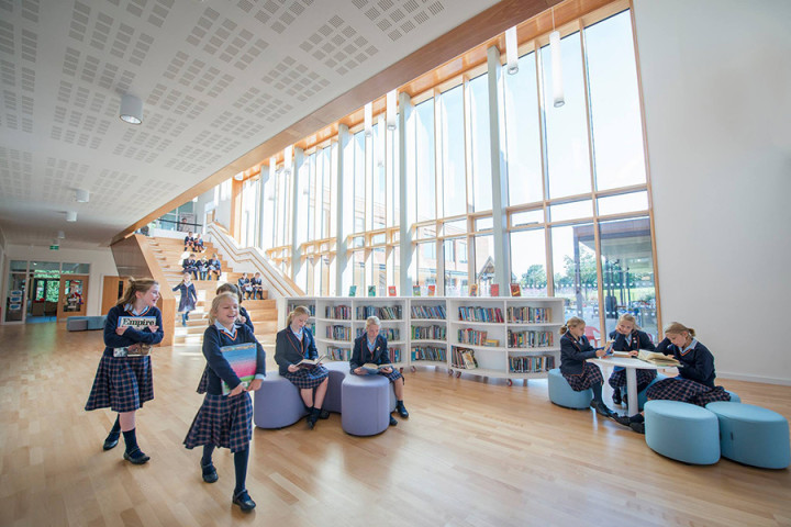 Холл в St Swithun’s School