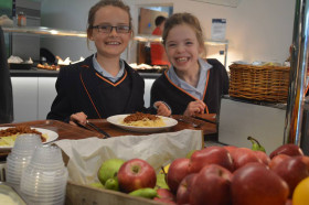 В столовой St Swithun’s School