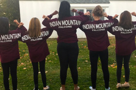 Студенты Indian Mountain School