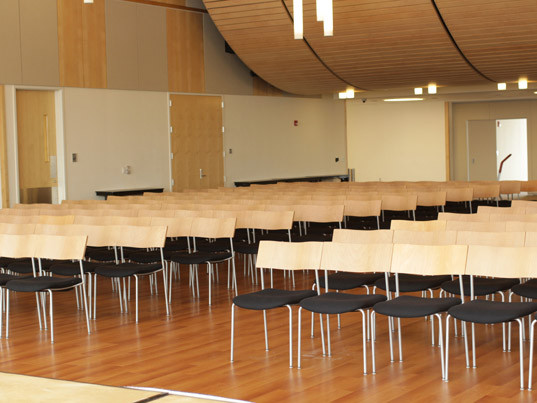 Зал в FLS Boston Commons