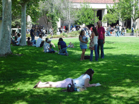 Дворик около FLS Boston Commons