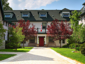 Lakefield College School