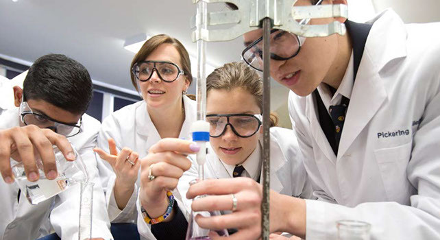 На уроках в Pickering College