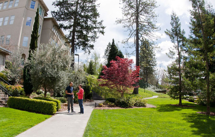 На территории Pacific Union College