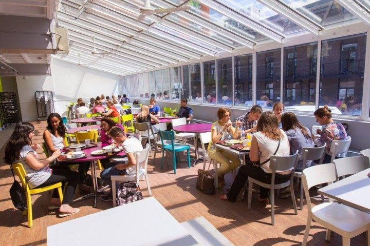 Столовая в Embassy Summer Brooklyn