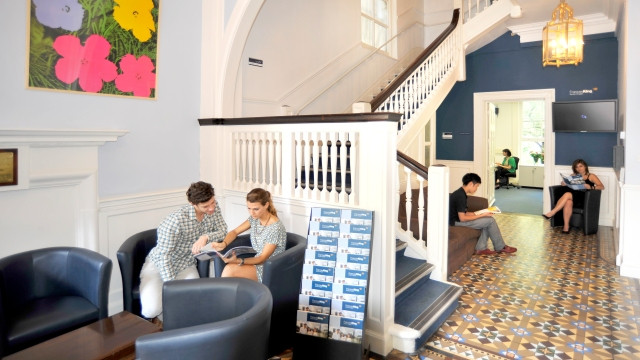 Семейные курсы в Frances King School of English