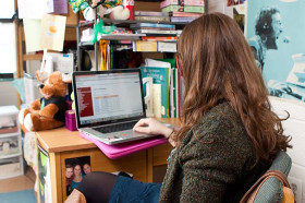 В резиденции Adelphi University