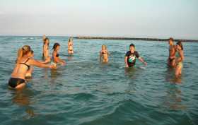 Учащиеся English Quest Camp на море