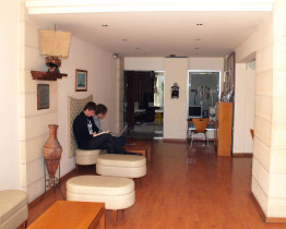 Холл отеля Petrou Bros