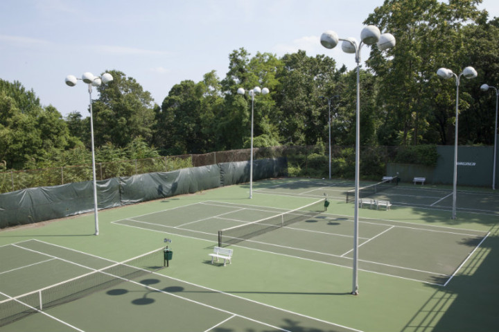 Теннисный корт