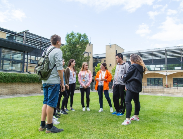 Студенты EC London 