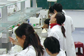 Занятия в Shenyang Pharmaceutical University