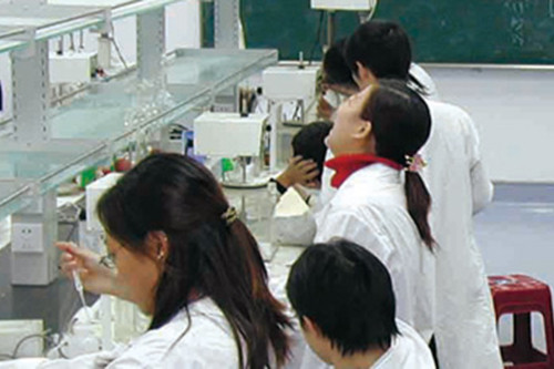 Занятия в Shenyang Pharmaceutical University